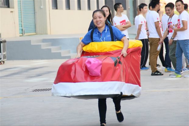 看我多了一只“欢乐的大脚”，，，，，，，，瞬间脚底生风！